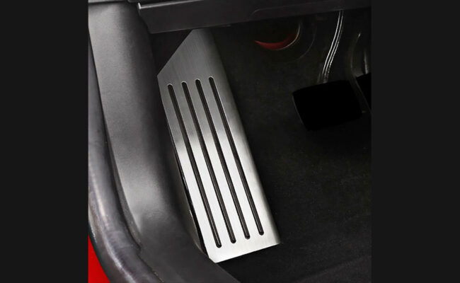 Protectie / ornament inox repaus picior / footrest (model 1) Tesla Model 3